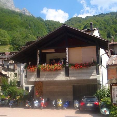 Albergo Matiz Da Otto パルッツァ エクステリア 写真